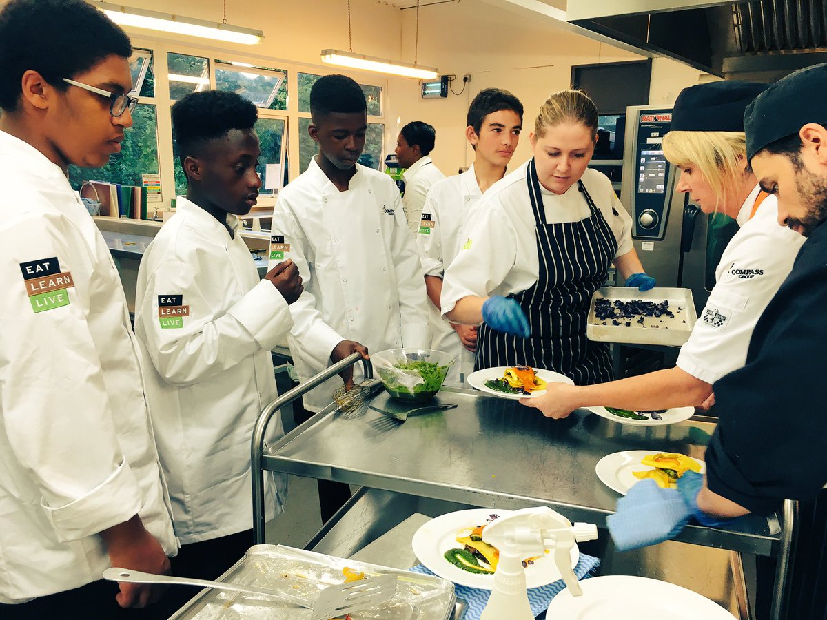 BWQualityGrwers's tweet photo. RT @compassgroupuk "Plating up #RisingChefs: roasted mediterranean veggie open lasagne, watercress pesto dressing https://t.co/TedtzzxGDS"