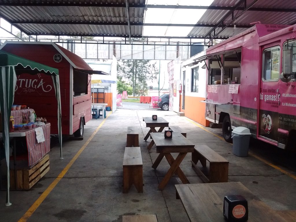 Ya estamos listos
Hamburguesas hotdogs aguas paletas helados y mas