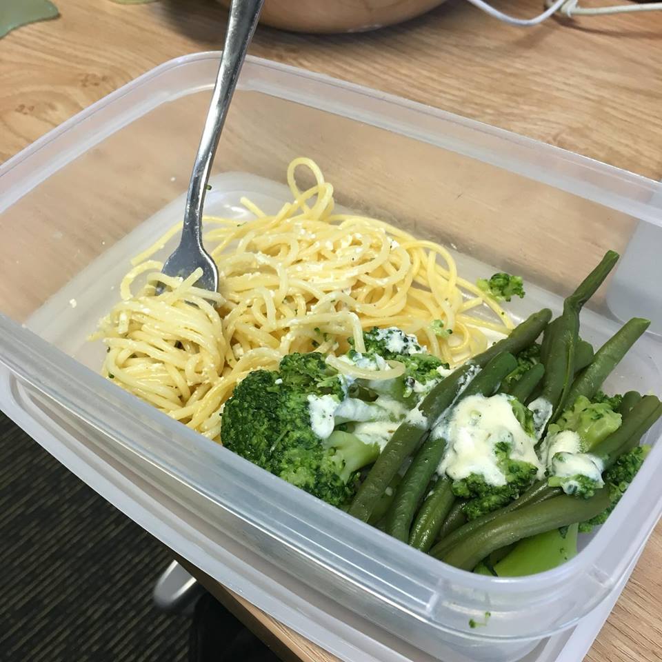 StADoEd's tweet photo. Forgot to eat dinner. @standwellbeing and Kate Mayer to the rescue! Working late never tasted so good. https://t.co/rynPF39XG4