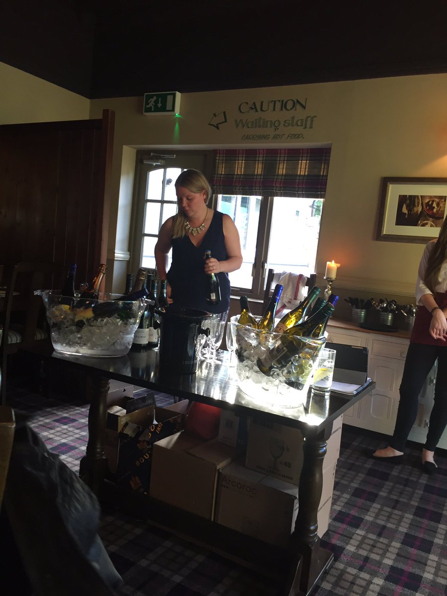 MajComm_NE's tweet photo. The amazing @MajComm_Flick in action #cheeseandwine #thestarinn https://t.co/JSJwOWFkSG