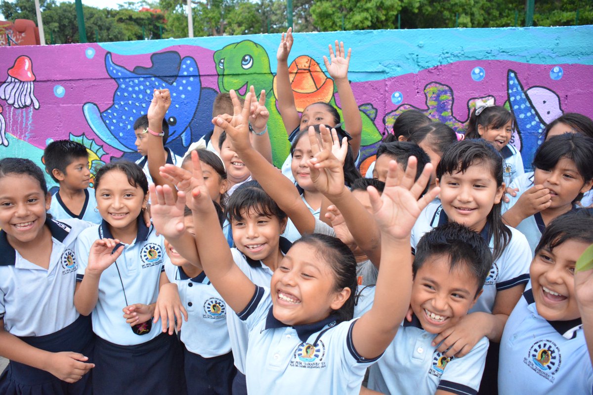 R_EclecticaFest's tweet photo. El mural "Mis Pensamientos" será cuidado por las niñas y niños de la escuela Xaman Ha. #RevoluciónEcléctica https://t.co/5XEiyKwRyC