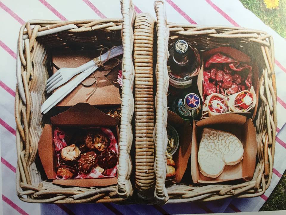 Picknicken aan lange tafels in het gras tijdens het Mamyloe #Festival? Dat kan: bit.ly/292Z22x