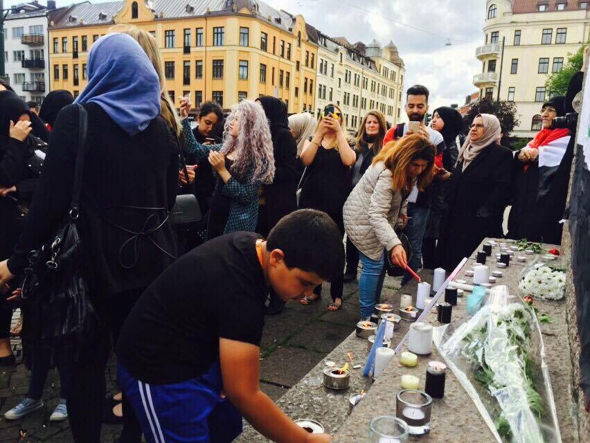 AbirAlsahlani's tweet image. Hej  #almedalen svensk-irakier över hela Sverige hade en minnesstund för offren i Bagdad, i Malmö #withiraq