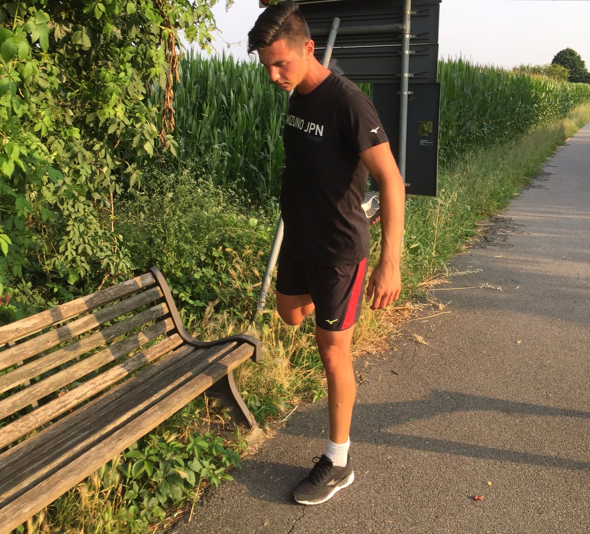 Moreofficial50's tweet photo. In attesa della nuova stagione 💥💣 @mizunoitalia @MizunoFootball #neverstoppushing #mizunosynchro https://t.co/32oYTvCWrj