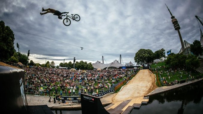 maxcassani's tweet photo. Mountain #bike slopestyle, che spettacolo a Monaco! Video #mtb #munichmash #swatchprimeline https://t.co/oziwReRZQS https://t.co/VLqeZNdzox