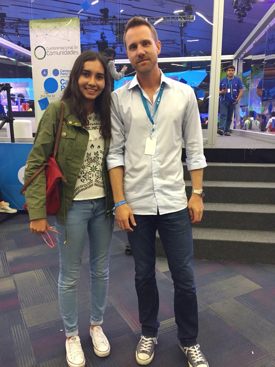 MrianaSD's tweet photo. Mi mejor momento en #CPMX7 fue conocer a los ponentes mas destacados y compartir con mis amigos🙌🏾 #CPMX8 https://t.co/C6phHuce4j