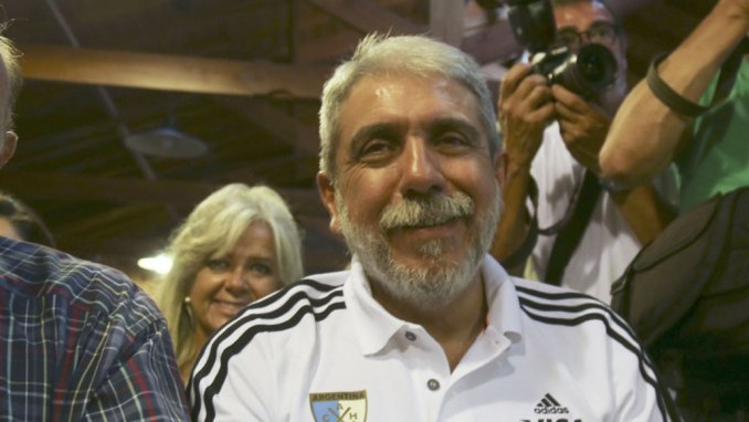 C5N's tweet photo. Aníbal Fernández renunció a la presidencia de la Confederación Argentina de Hockey https://t.co/q1LFxgx1U9 https://t.co/sodRfI0stf