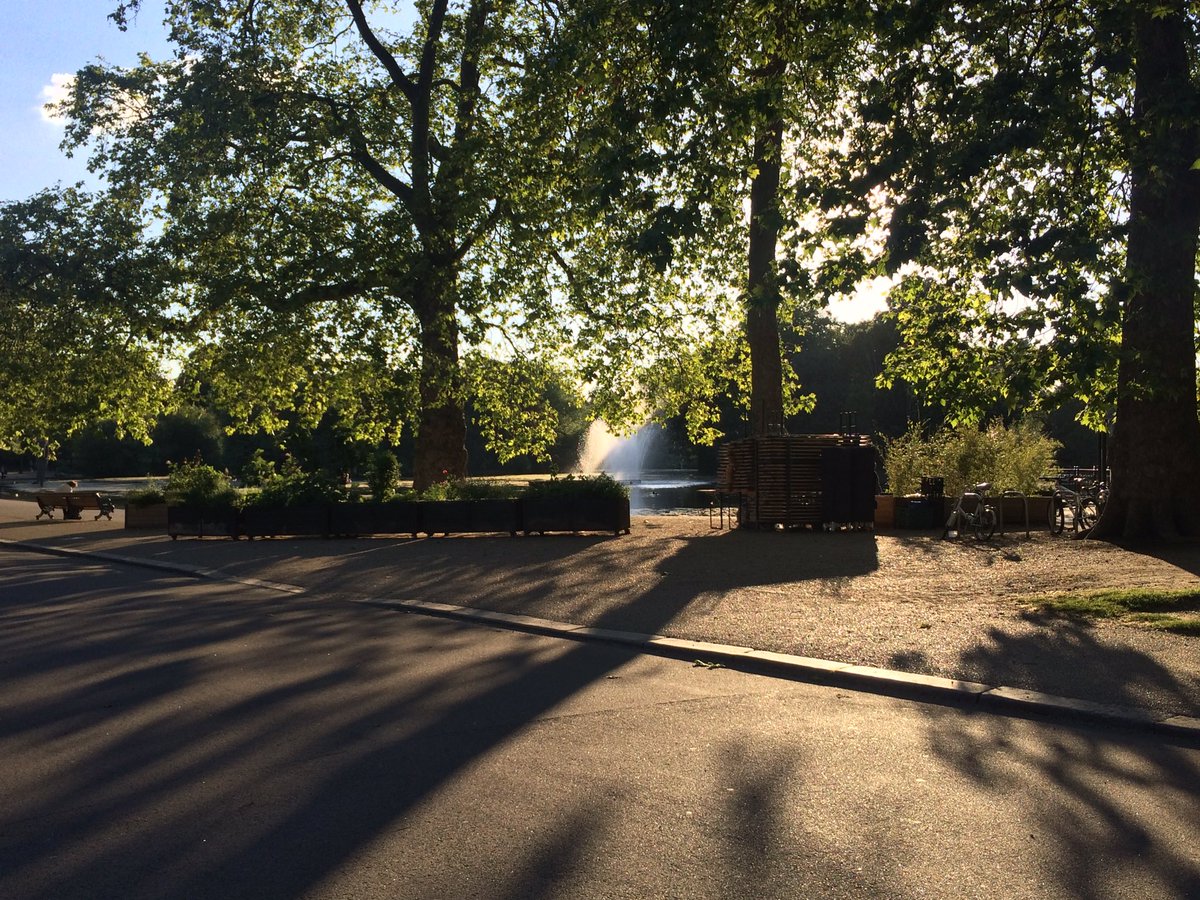 fionajmac's tweet photo. Beautiful evening cycling around Vicky park! #londonlife #victoriapark https://t.co/yLBqGzmOfb