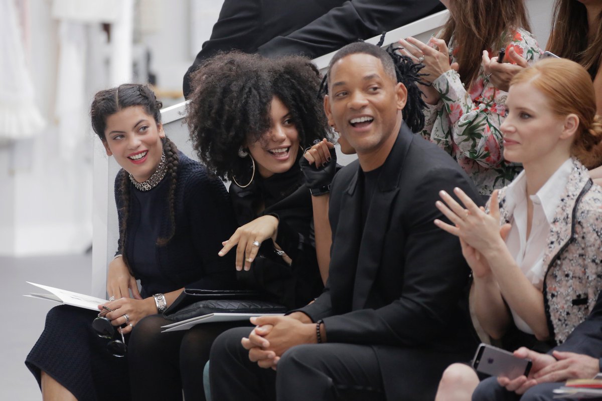 CHANEL's tweet photo. Guests at the Grand Palais during the Fall-Winter #ChanelHauteCouture show. #ChanelAteliers https://t.co/bRUbd3cfh2 https://t.co/841Bl5gro6