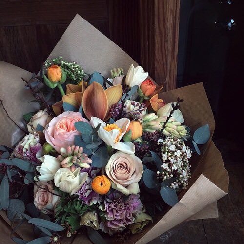 lifechooses's tweet photo. ✧choose one✧ https://t.co/JZfAcLFTk1