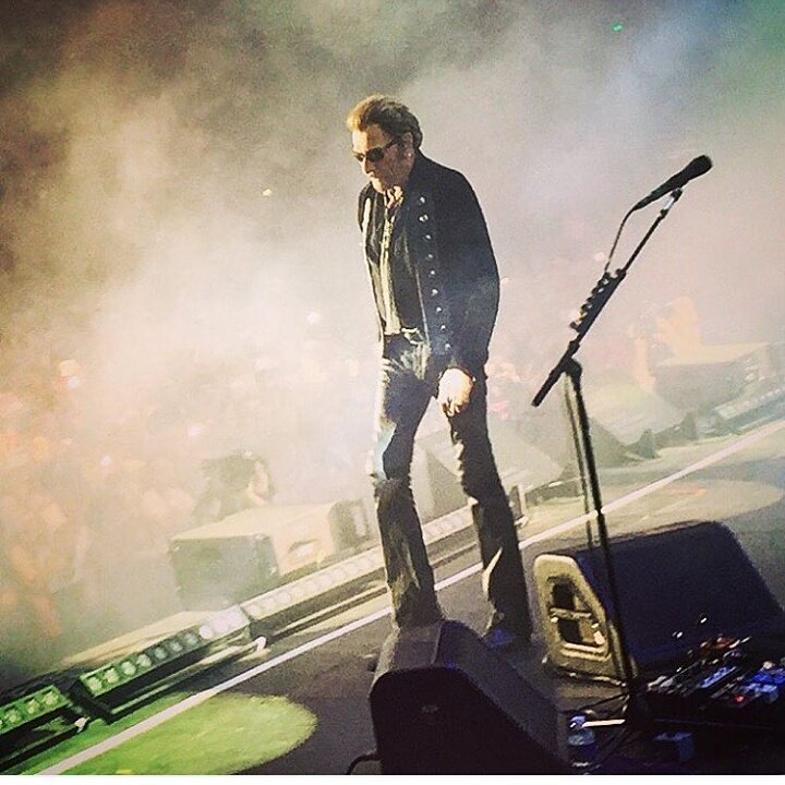 nenette2308's tweet image. @JohnnySjh @LHallyday #TheShowMustGoOn 🙌😜🎸🎶 le #PrintempsdePerouges  💥 🌟 #idoleincontesté #RestervivantsummerTour 🔥