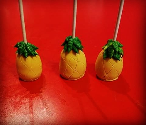 MzKimoraLee's tweet photo. #pineapple #pineapplecakepops #cakepops #cakepop #bakery #cakery #fruit #eventplanner #weddingplanner #events #stl https://t.co/5QLy3fQEnk