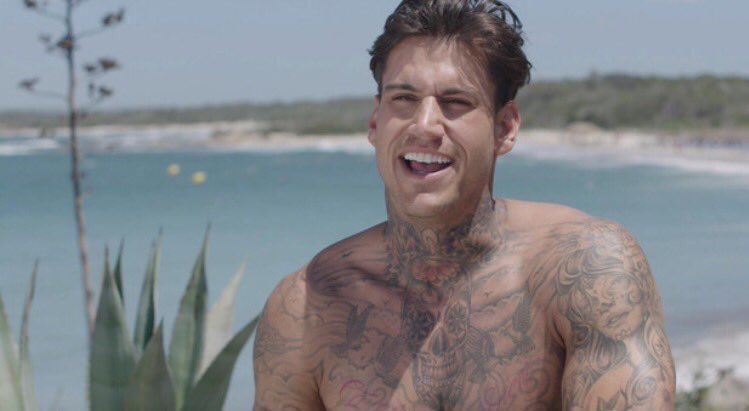 chinamandan_'s tweet photo. 😂😂😂 fuck off😂😂😂

🐸☕️ #LoveIsland https://t.co/bhXlL84Uts