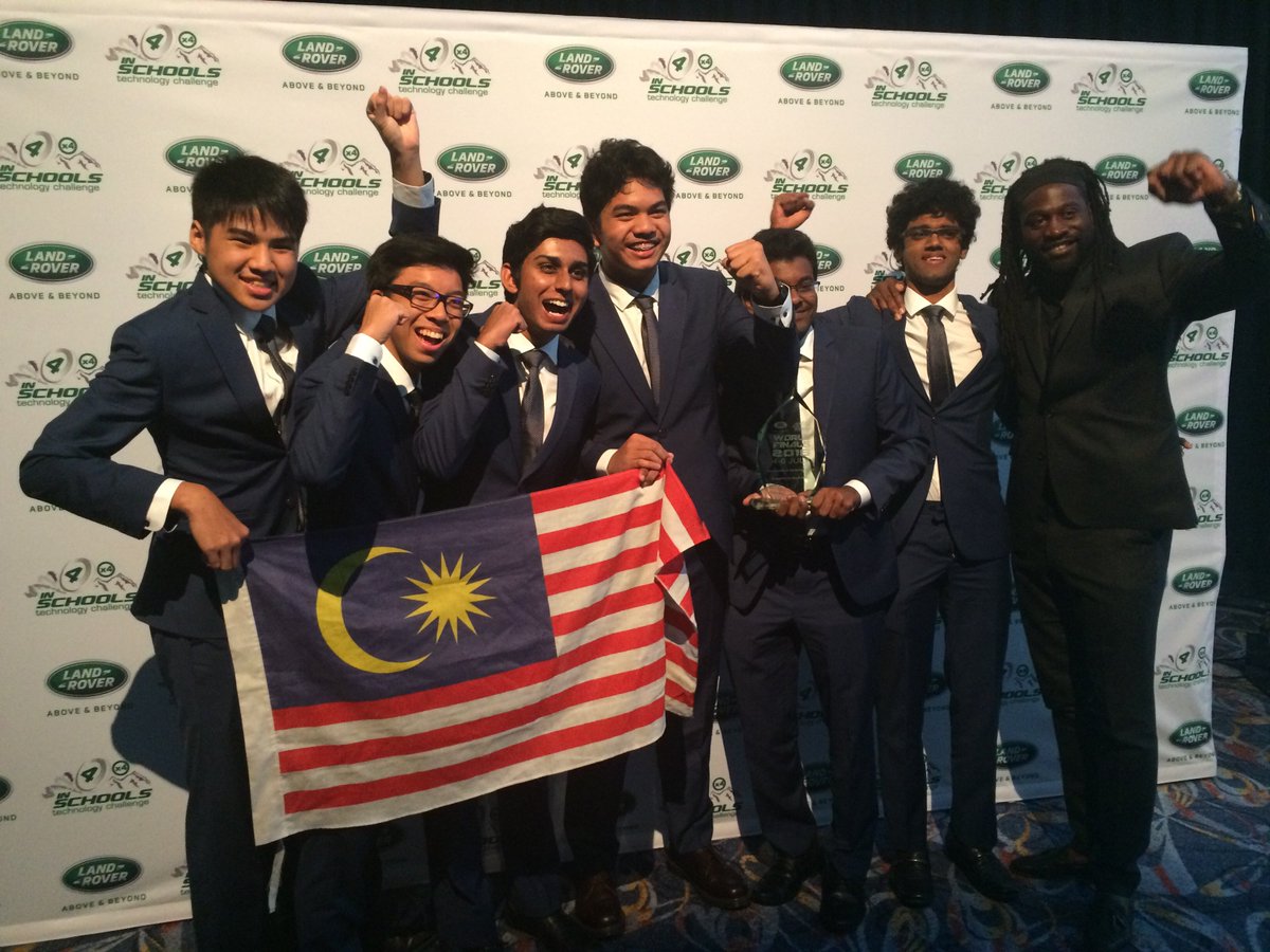 4x4inschoolshq's tweet photo. @JLRPR #4x4inschoolsWF Congratulations to the fwinners of the Sponsorship and Marketing Award@Maelstrom4x4 https://t.co/AhHrZ9GIZq