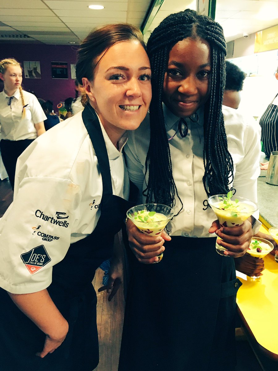 compassgroupuk's tweet photo. #RisingChefs #WomenInFood dessert: Scandinavian iced berries🍓with hot white chocolate sauce & shortbread biscuit😍 https://t.co/K0YgSd8VdN