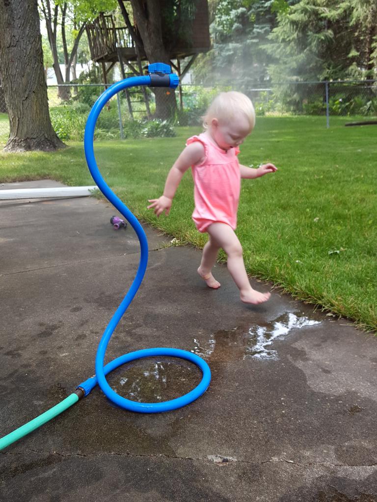 LisaNorlinger's tweet image. It's a misting kind of day..... #humid  #cheapfixes #whoneedsawaterpark