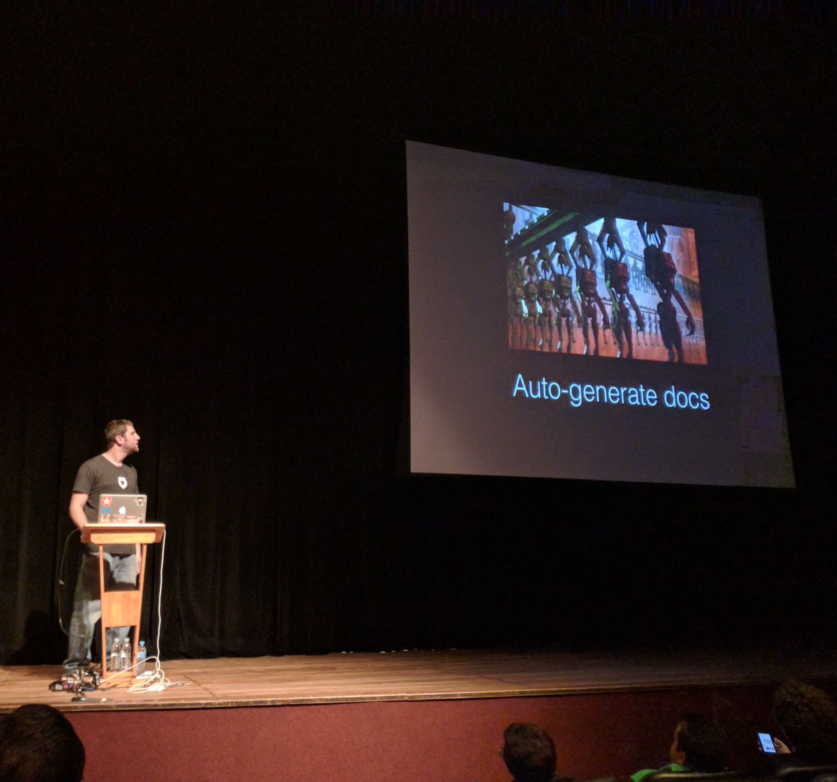 matheusfrndes's tweet photo. #nodeconfbr #nodejs @auth0 @yenkel https://t.co/MlyGddZ5Vo
