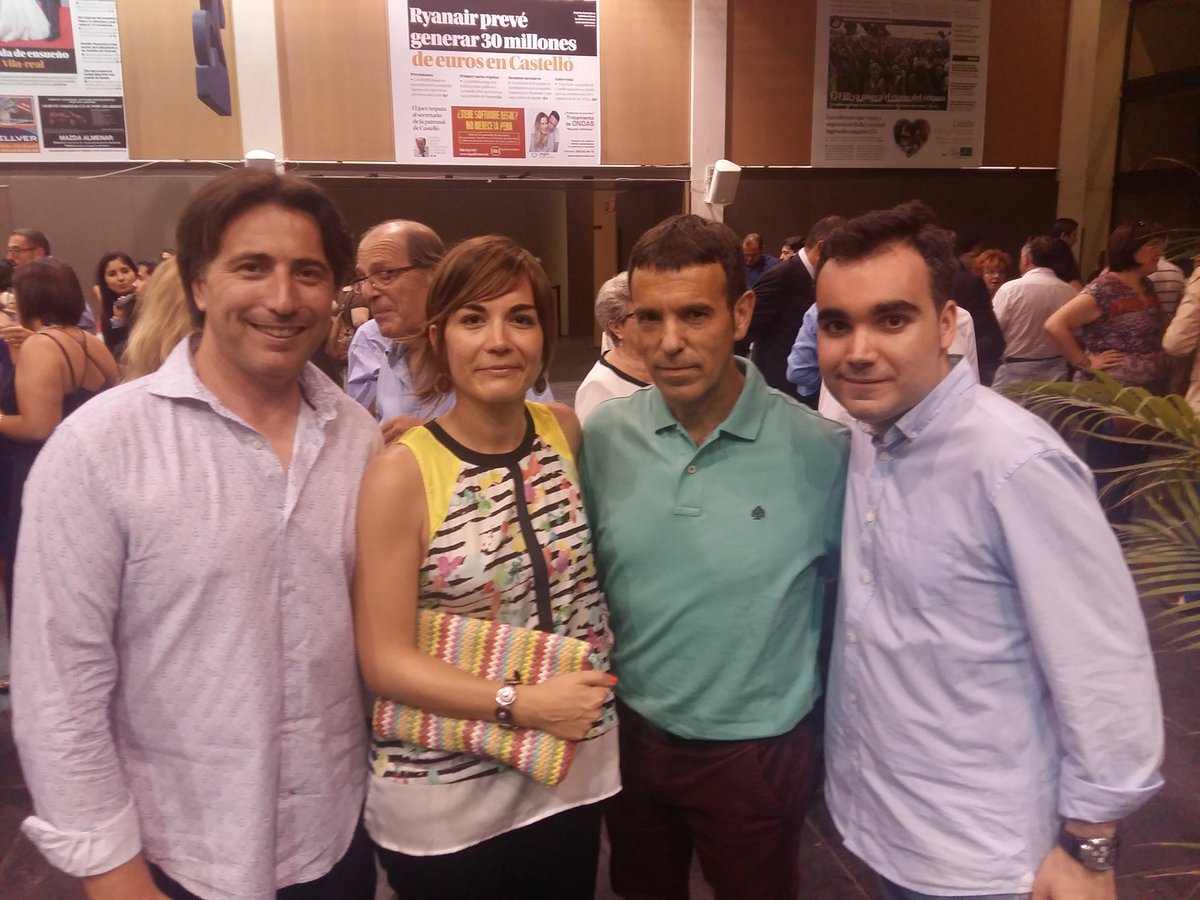 YolandaPeris's tweet photo. @playascastellon @LevanteCastello Aquí de celebración de #25LevanteCastello https://t.co/j4SwjemivC