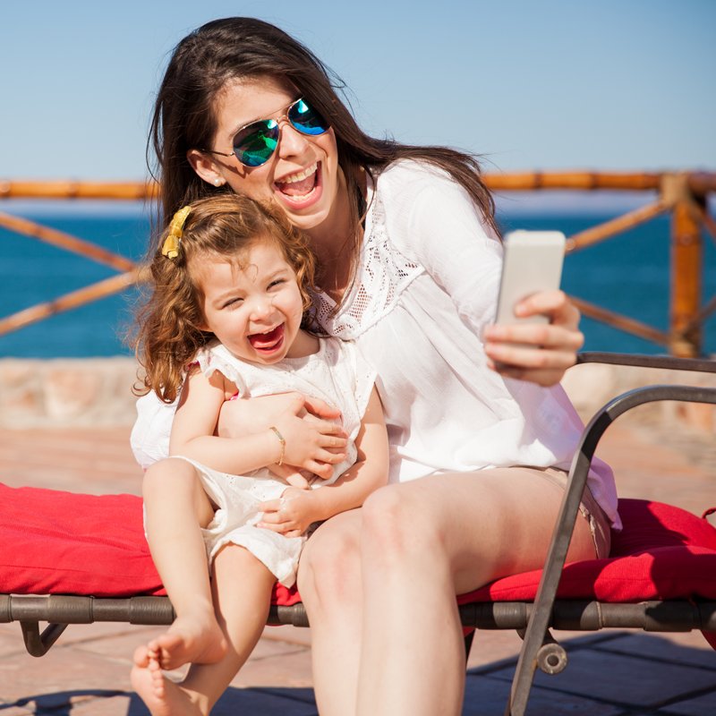 RodanFieldsHQ's tweet photo. Read #DermRF for our best tips to achieve the perfect selfie to prepare for #RFGoNaked Day: https://t.co/T30oLv5bH0. https://t.co/fbRQuWWviK