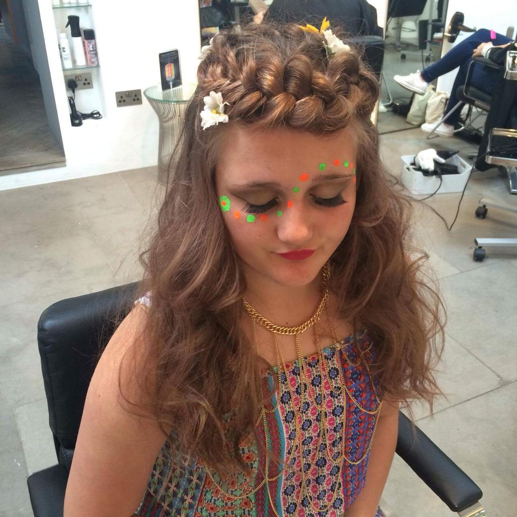 mirrenbriggs's tweet photo. creative training night @Spoiled_Hair https://t.co/qFmiBXjggo