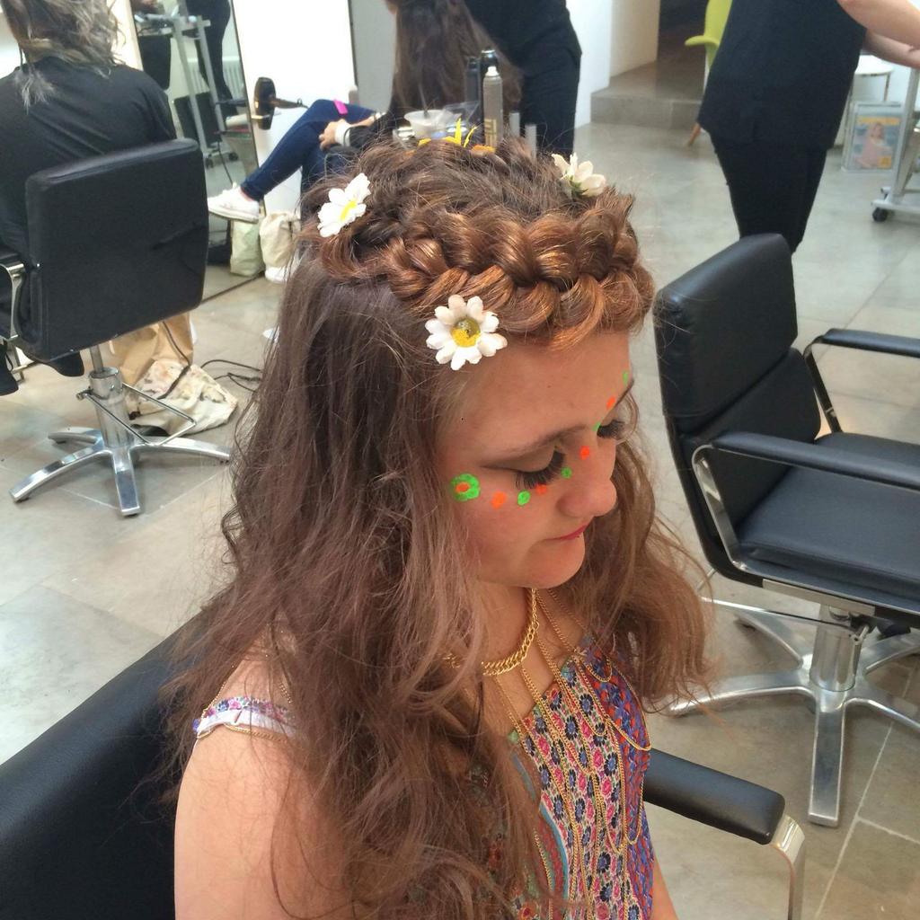 mirrenbriggs's tweet photo. creative training night @Spoiled_Hair https://t.co/qFmiBXjggo