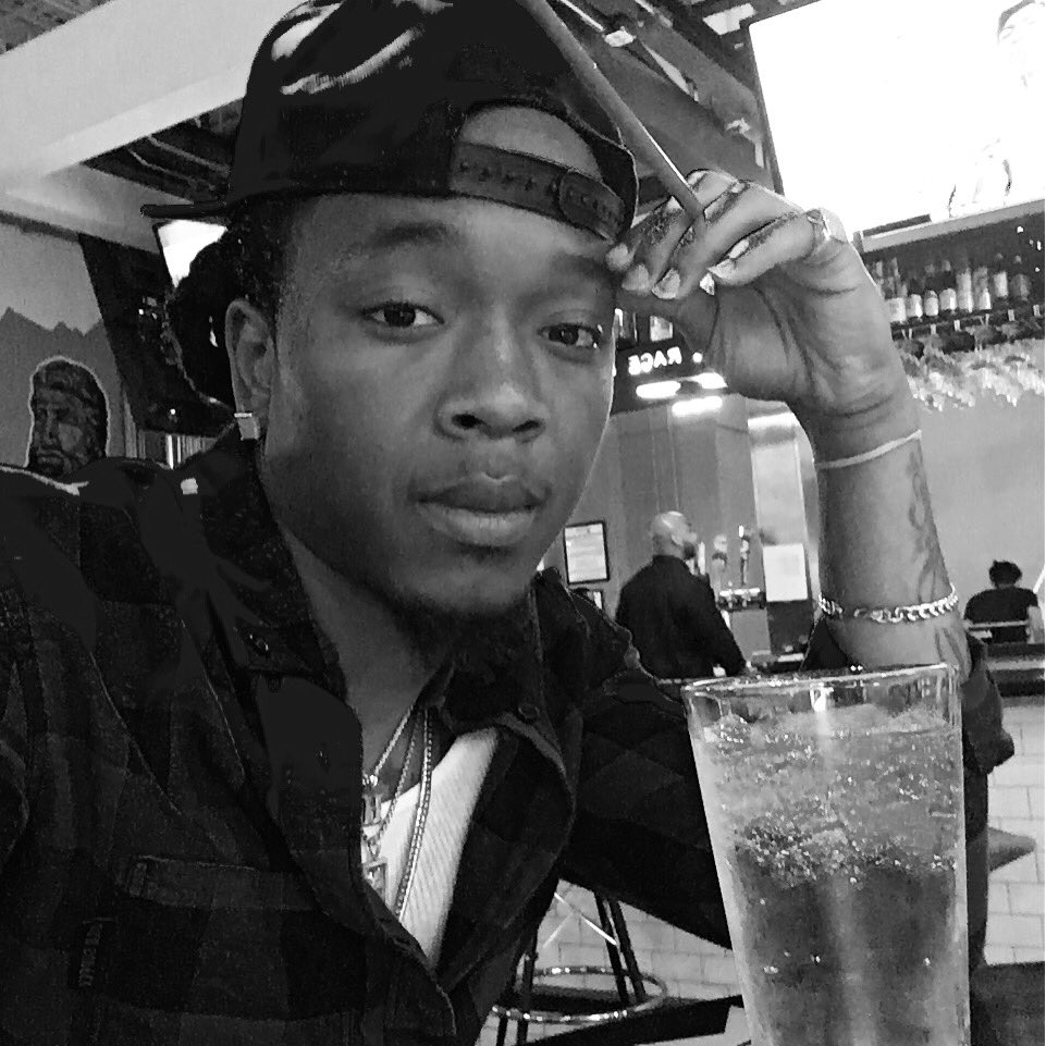 CertifiedDream's tweet photo. In A World Full Of Color I Perfer for Things Just To Be Plain &amp; Simple #NawfSideBankRoll https://t.co/34iKwE26So