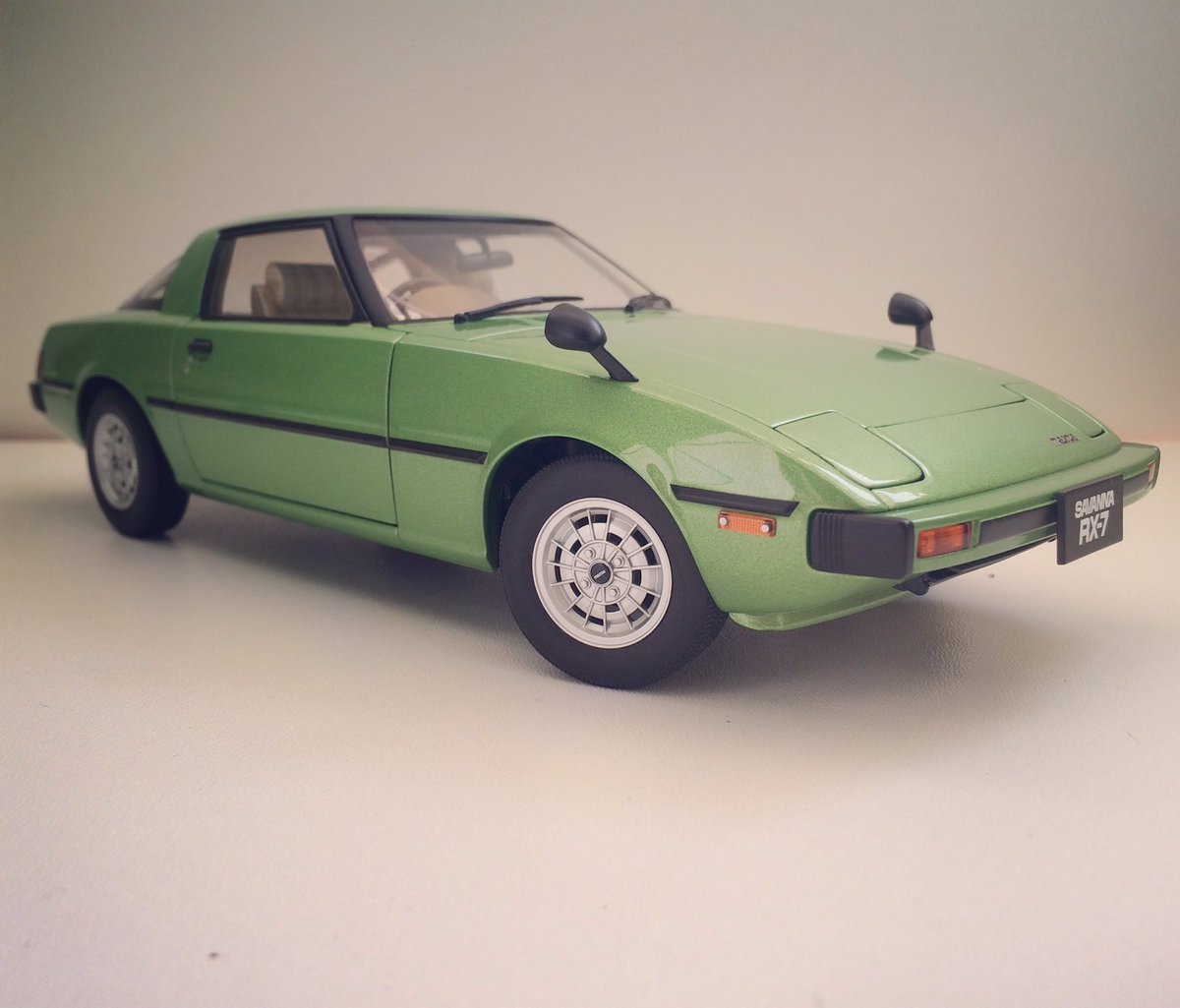 diecast18jrm's tweet photo. Review of @MazdaEspana Savanna RX-7 1:18 scale by @AUTOart_models https://t.co/HLCE2cqTTO… #diecast #scalecar https://t.co/I8UhALpI2R
