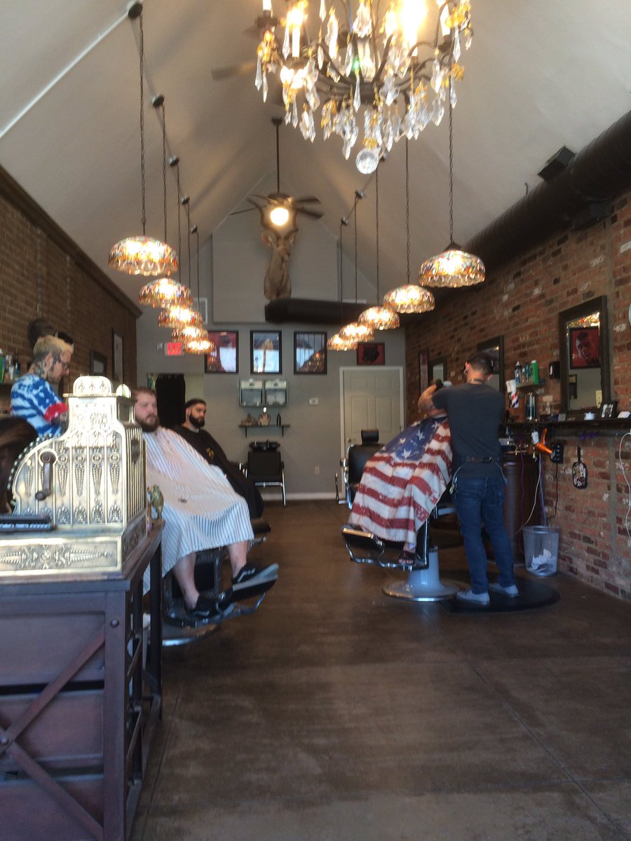ryanmryzner's tweet photo. Hey @EdgewaterNbhd @ClevelandScene @DetroitShoreway Eddy's Barbershop on Clifton is doing great things. https://t.co/ASpUK4vRqr