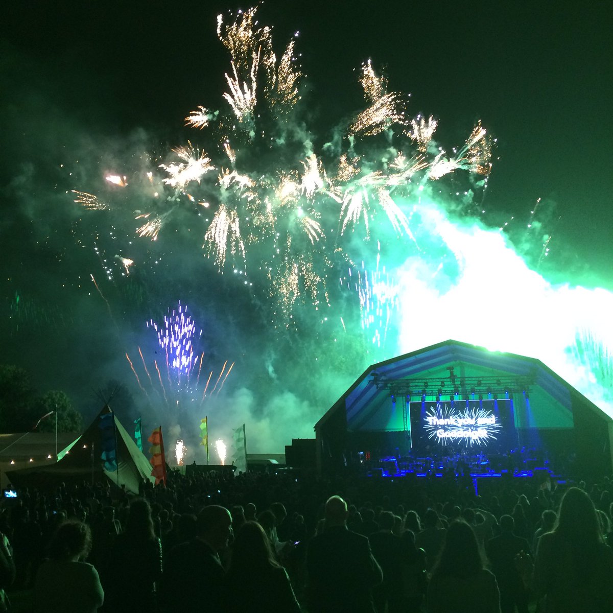 Fabulous fourth of July fireworks, thank you <a href="/MatthewBarzun/">Matthew Barzun</a> <a href="/USAinUK/">U.S. Embassy London</a> #j4winfield #IndependenceDay <a href="/bastilledan/">Dan Smith</a>