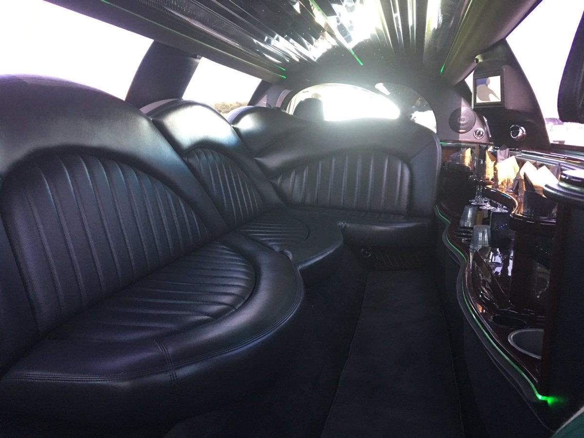 lumpy68's tweet photo. Rolling into nawlins' in style Thanks @myroyalcoach limos you guys rock!! #jasonisdaman https://t.co/lA23pWSt14