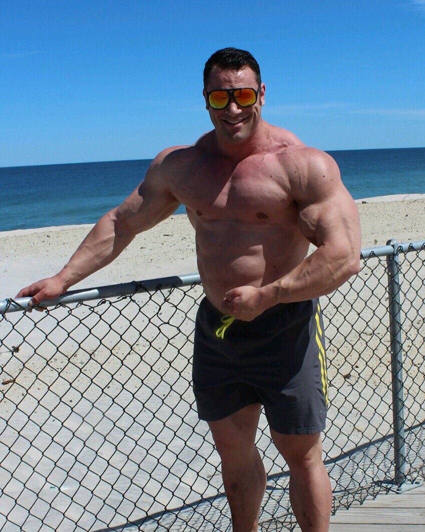 BigMaxMuscle's tweet photo. Love the sun! https://t.co/1AntyDcP6Q Please #RT  #gaymuscle #gayescort #jerseyshore #sunny #beach #muscle #bluesky https://t.co/gXmUi49G9T