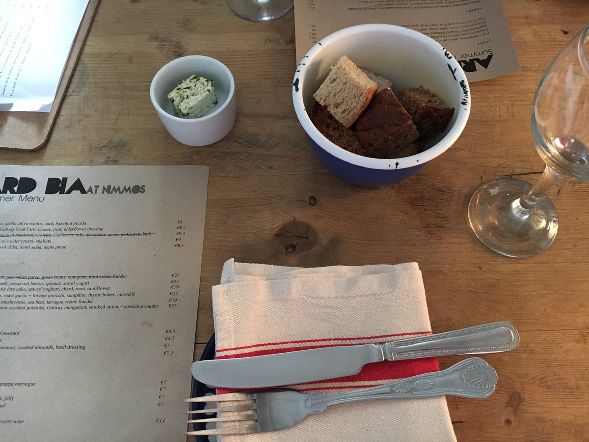 maireadatnash19's tweet photo. Four days of amazing food & Irish hospitality in Connemara, a must buy @McKennasGuides #lodgeatletterfrack #michells https://t.co/7JqjMv4kCr
