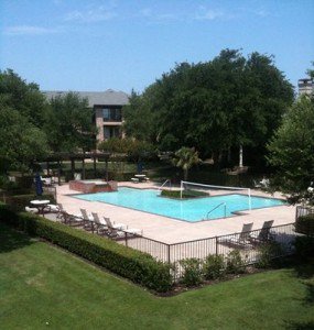 TrinitySquareTX's tweet photo. Pool Party https://t.co/ONBAWgXjuv https://t.co/eVMpDuX6mn