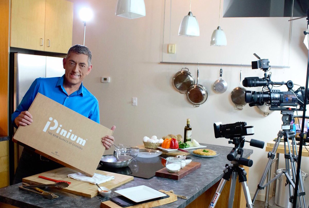 ChefMartinLopez's tweet image. Developing a recipe for the @Biteofseattle show and using my favorite amazing @iPinium pans!
#ChefMartin #ipiniumusa