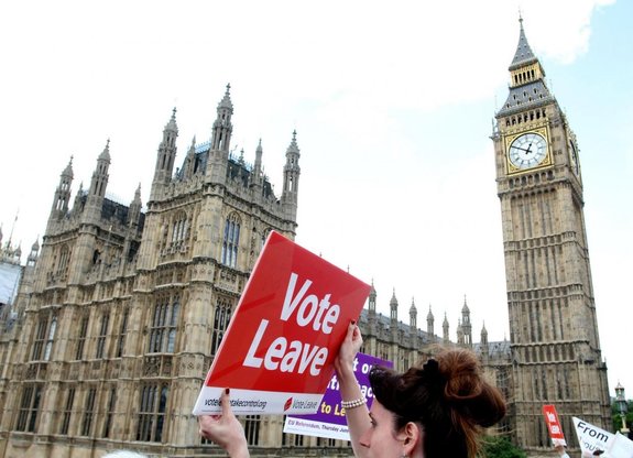 SellUKHomeFAST's tweet photo. #Brexit Will it be harder or easier to #SellMyHouse? https://t.co/1ckVjCX55l https://t.co/NdG43nilb2