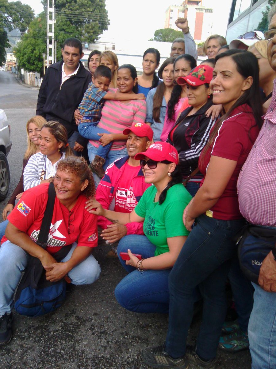 EmcomunaGuarico's tweet photo. Familia #Emcomuna estuvo presente hoy en Desfile Civico-Militar #5JulioVictorioso @rerchacin @uhcarola @NayiPSUV https://t.co/pnahzZXSkq