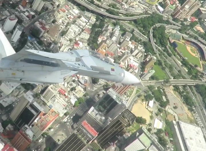 VTVcanal8's tweet photo. Pilotos de la Aviación Militar: 2016 año de resistencia y esperanza ¡Viva la Patria! https://t.co/xuYOHR6iKp https://t.co/e1mKZdrA1L