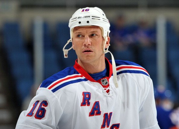 TheComebackNHL's tweet photo. Sean Avery is harassing homeless people and posting it on Snapchat https://t.co/p574h89akV https://t.co/gBd5WPxKad