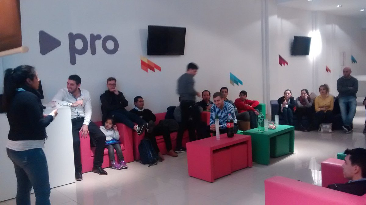JuvProtagonista's tweet photo. Arrancamos nuestra reunión general. ¡Se vienen grandes actividades! #SiempreJuntos https://t.co/RlxPSd9gzB