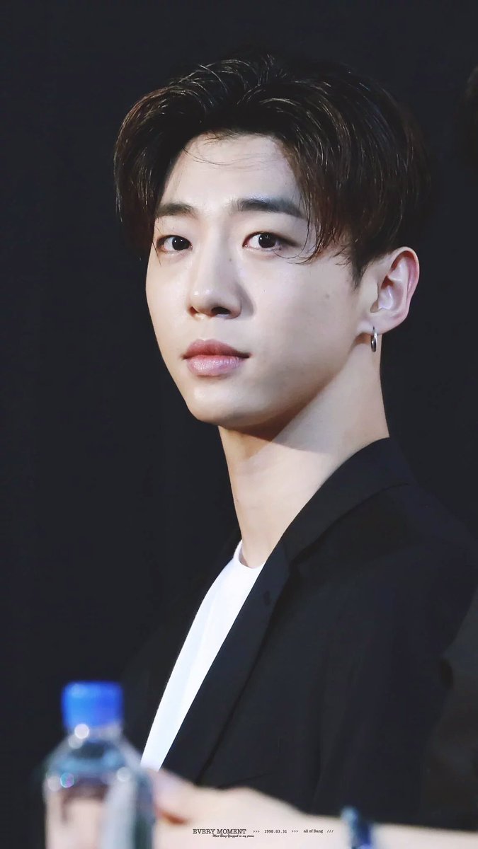 madtaetae's tweet photo. My dad just said he doesn't look like a man, I will emancipate https://t.co/jO3VD1JKbd