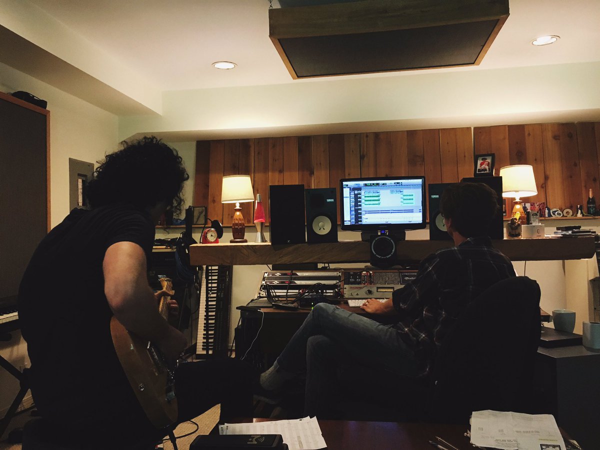 kaylanmackinnon's tweet photo. tracking guitars today in the studio with @LonnyEagleton & @winstonmusic for my upcoming record πΈπΈ #Savour2016 https://t.co/V515uGgoxT