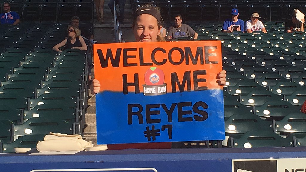 MLB's tweet photo. .@lamelaza_7 is BACK in Queens. 

😄 🍎 https://t.co/Wn1W22Z6Tx