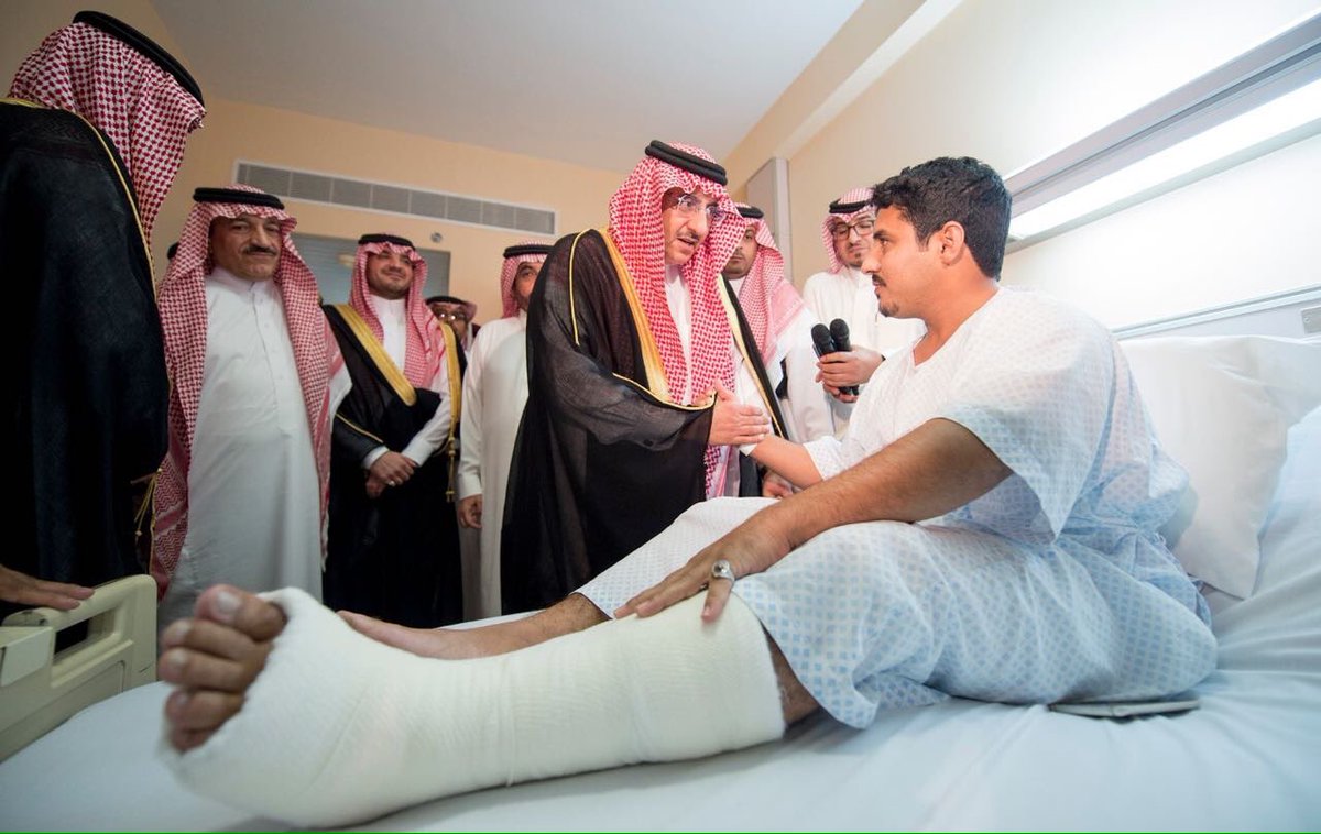 شوف هيبة الرجال بين رجاله .. 
عيونهم تكفي عن الف تغريدة .