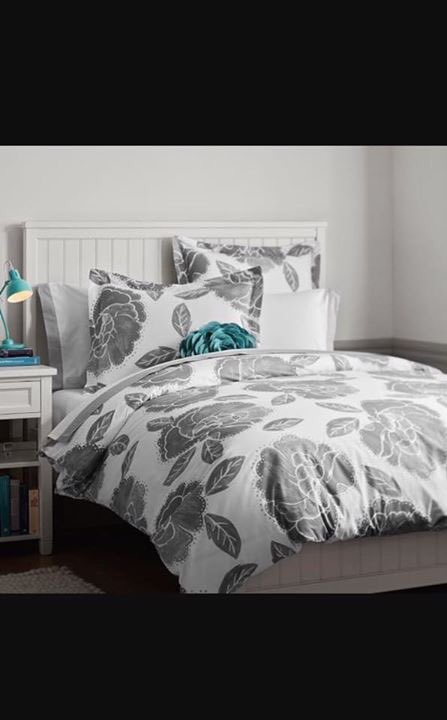 CaudleRachel's tweet photo. Any girls looking for dorm bedding? I'm selling mine! Twin XL. Message me if you're interested or have Q's. https://t.co/a5dO5qUkQ7