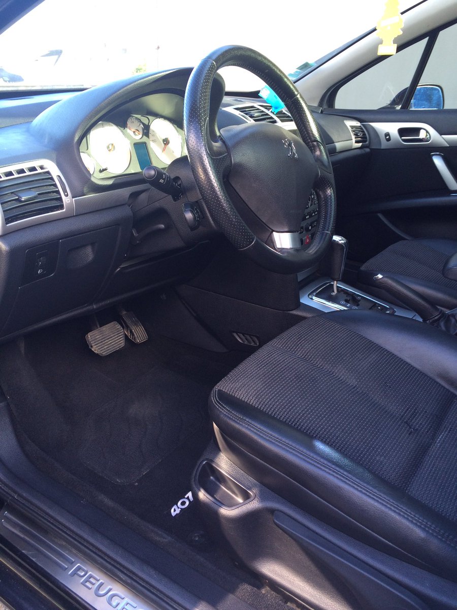 ValetingAuto's tweet image. Nice 407sw Vaccum and washed by Karcher MV2 and  Puzzi 8/1c Pro. Dressing with PB Natural Look #valeting #detailing