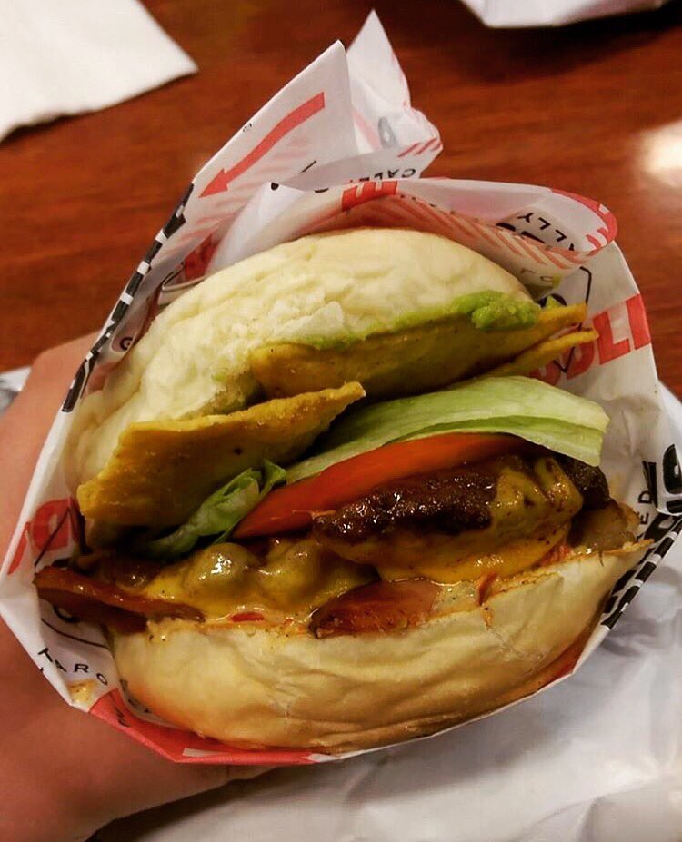 BrodDogs's tweet photo. Meet Dean...jalapeño guacamole, corn chips, piri Mayo, on a flame grilled beef patty, with cheddar and bacon! Yum! https://t.co/MRoR58Y7kS