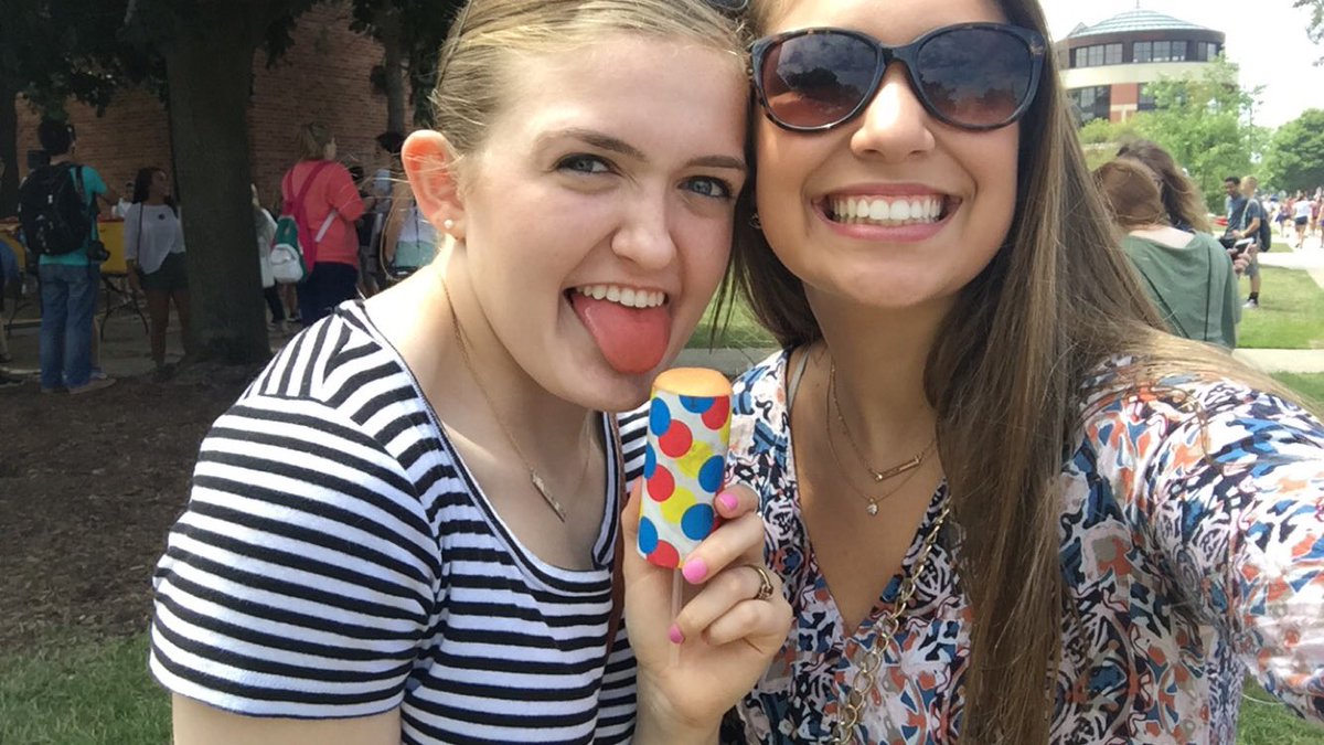 clairewheelerr's tweet photo. Day 2 with some of my favorite people😊😊 #RisingatMove https://t.co/iVPqO04LPc
