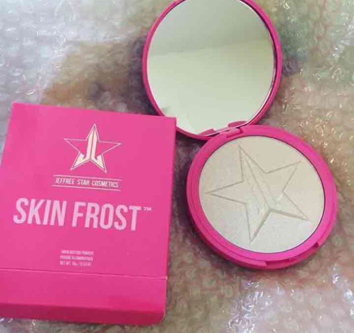 gifts_makeup's tweet photo. RT to win: Skin Frost highlighter!
must use Mercari code in my bio to enter! https://t.co/msS9rHWpWz