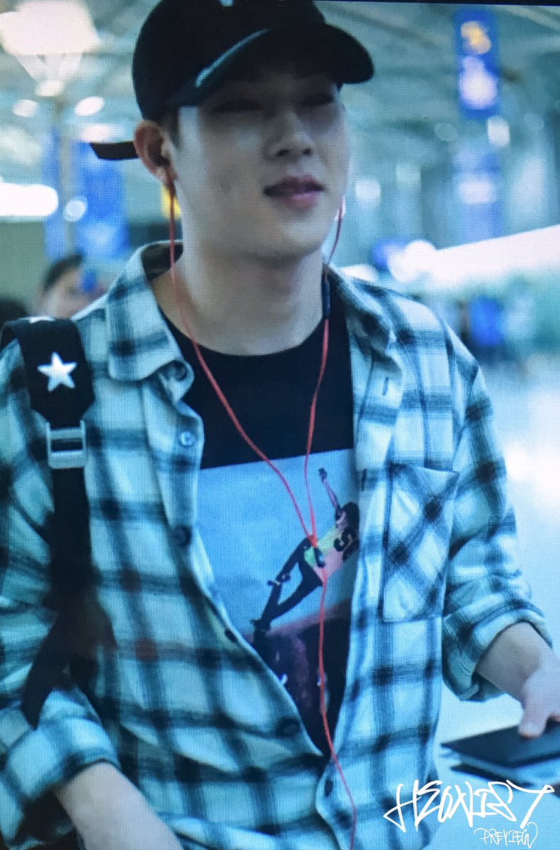 heonistnet's tweet photo. 160706 출국 #주헌 #몬스타엑스 @OfficialMonstaX https://t.co/A9KG223yTQ