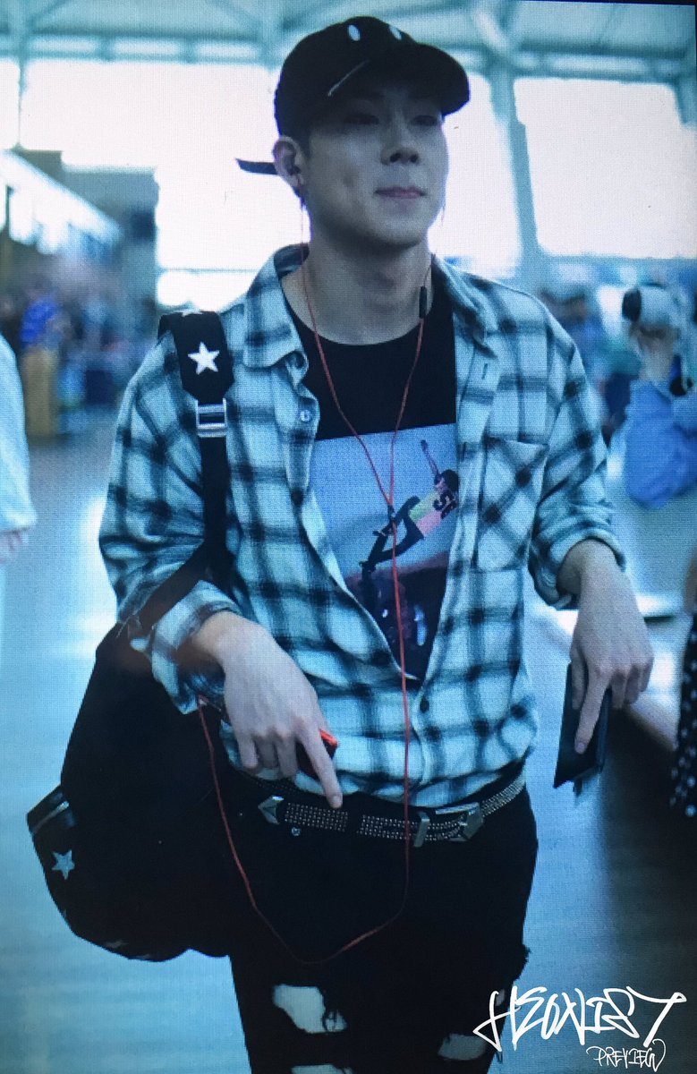 heonistnet's tweet photo. 160706 출국 #주헌 #몬스타엑스 @OfficialMonstaX https://t.co/A9KG223yTQ